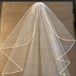 Ivory tulle veil